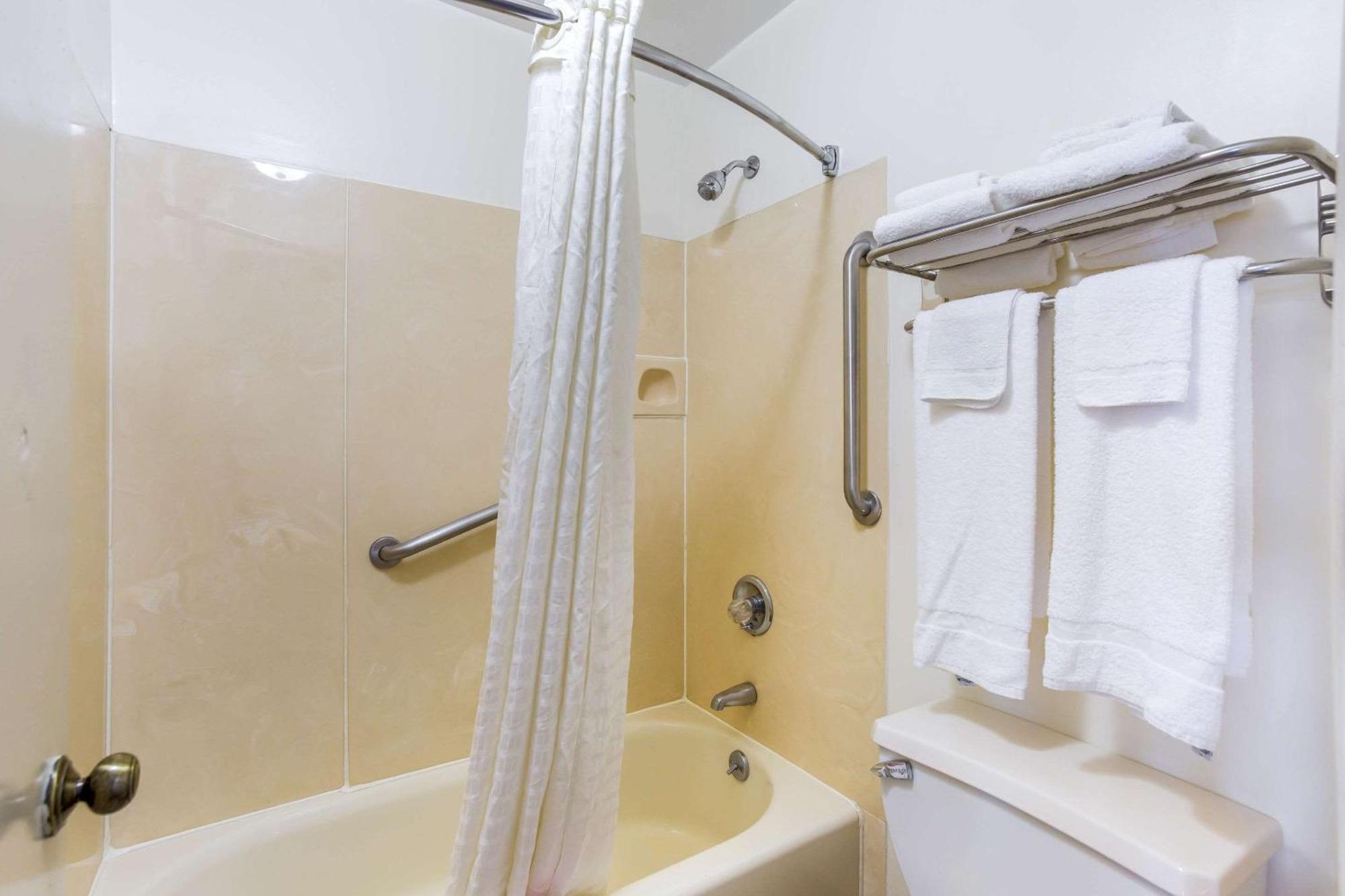 Econo Lodge Лебанон Экстерьер фото